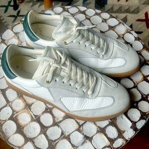 Filling pieces sneakers